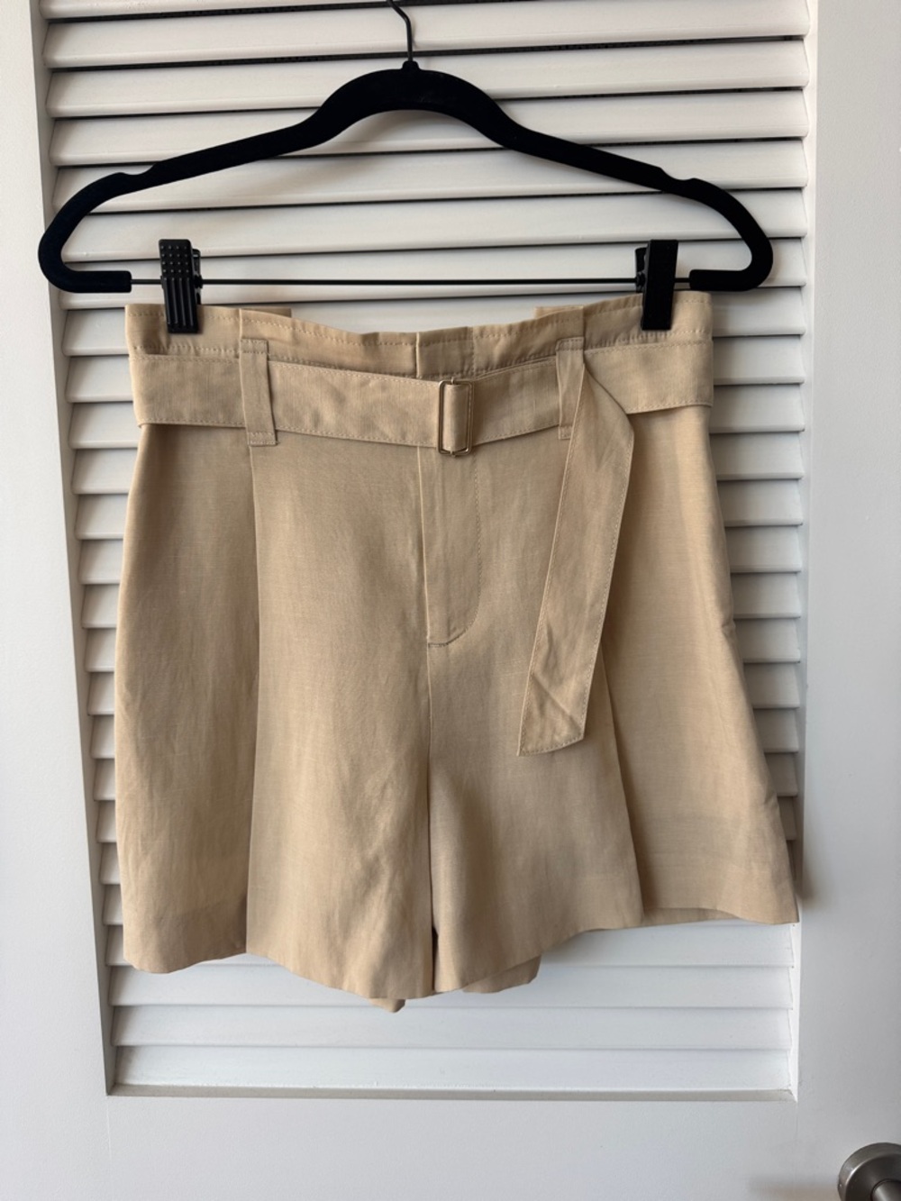 High-Rise Belted Linen-Blend Women's Shorts - Beige